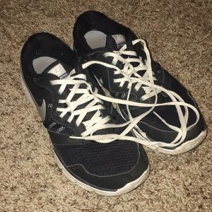 Nike tennis shoes. Flex experience RN 3